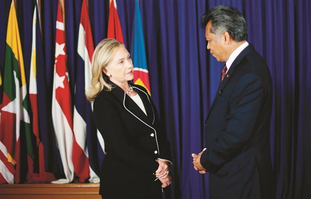 China warns US over disputed S China Sea