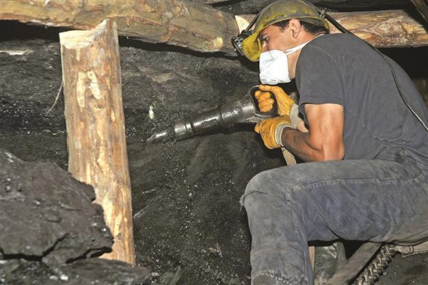 Thousands of foreigners go down in Turkish mines