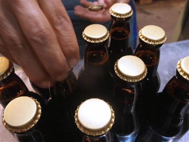 Attackers beat up man carrying beer bottles