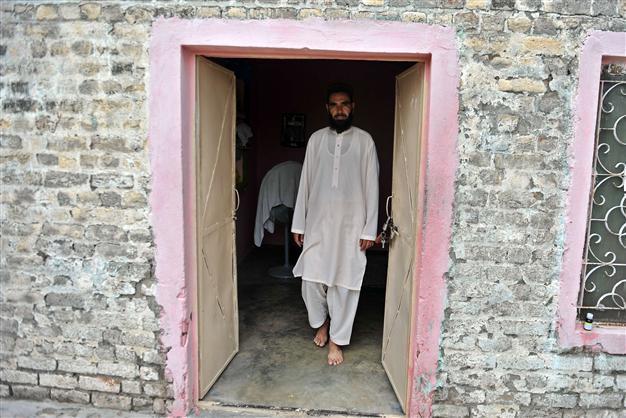 Pakistan imam held for evidence-tampering in blasphemy case