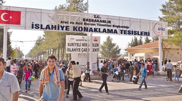 Syrian refugees end up on fields as seasonal workers