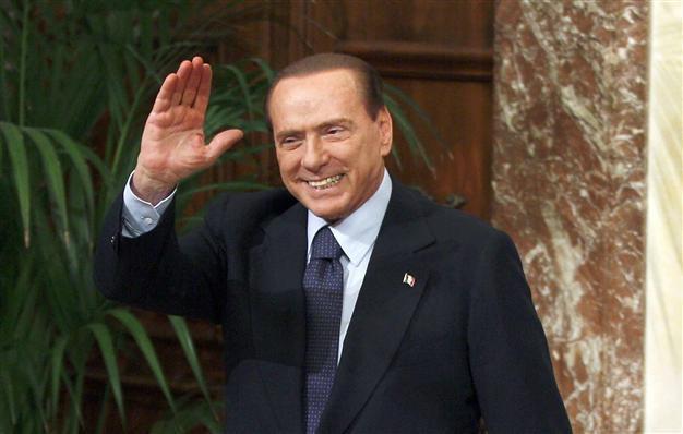 Berlusconi denies blackmailed by mafia, payments were gift