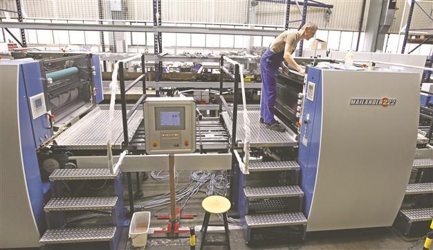 German machine firms forecast more output