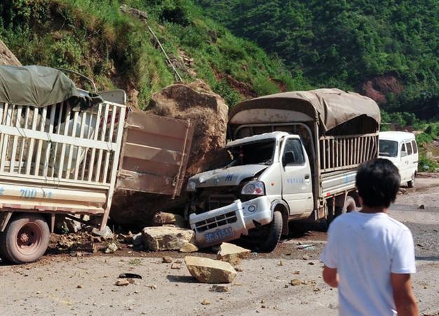 80 dead in China quakes; rescue efforts hampered