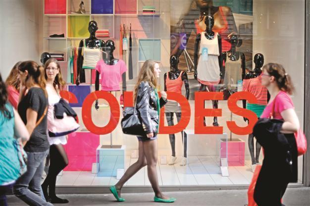 France heads into recession