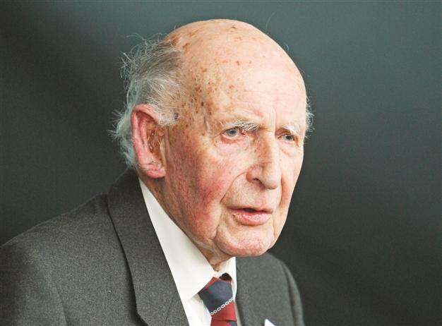 Pioneering astronomer Bernard Lovell dies