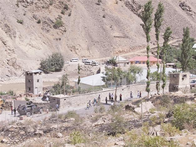 Building of border posts go on: minister