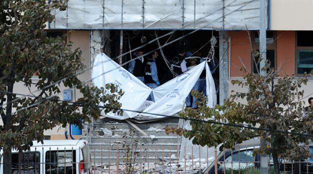 Police officer killed in Istanbul suicide bombing