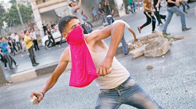 Palestinian protests turn violent