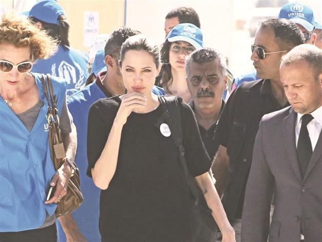 Jolie back to Turkey for refugees