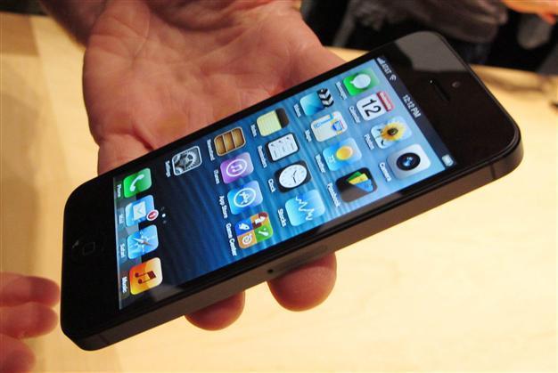 Apples iPhone 5 bigger, faster but lacks of wow