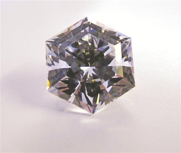 Jewelry designer seeks support from ministry