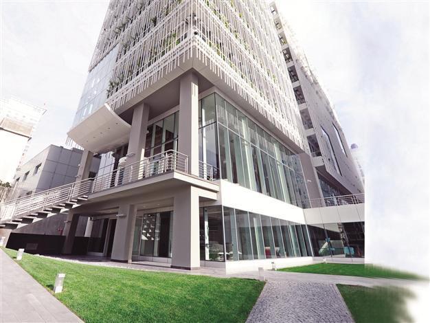Building firms take baby steps in green buildings