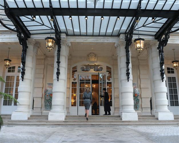Saudi princess tries to leave Paris hotel without paying $7.4 mln bill