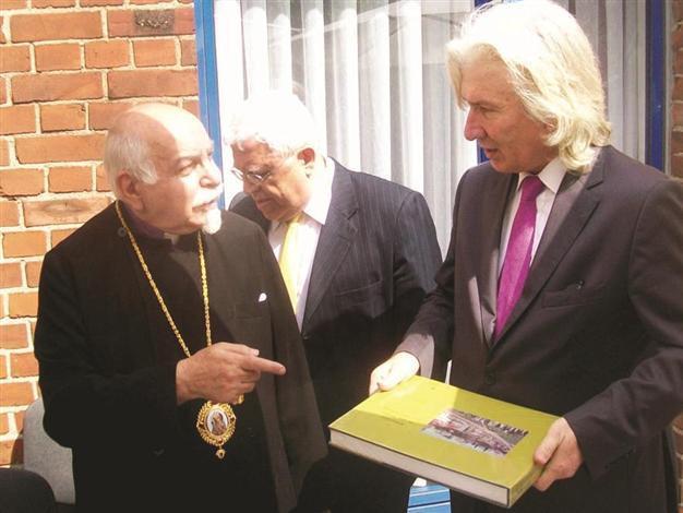 Turkish envoy meets Armenian religious leader in Germany
