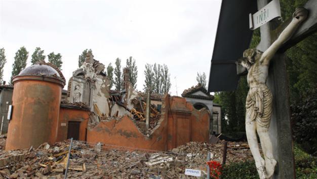 Strong earthquake hits Italys north