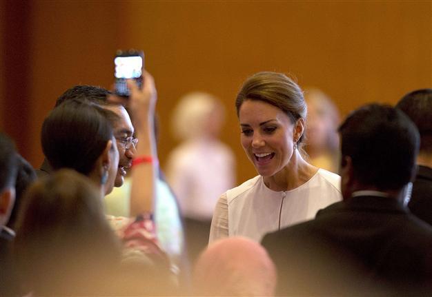 French magazine to publish topless snaps of Kate