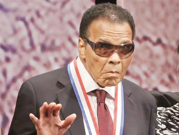 Legendary boxer Ali given Liberty Medal