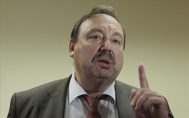 Russian parliament expels anti-Putin deputy
