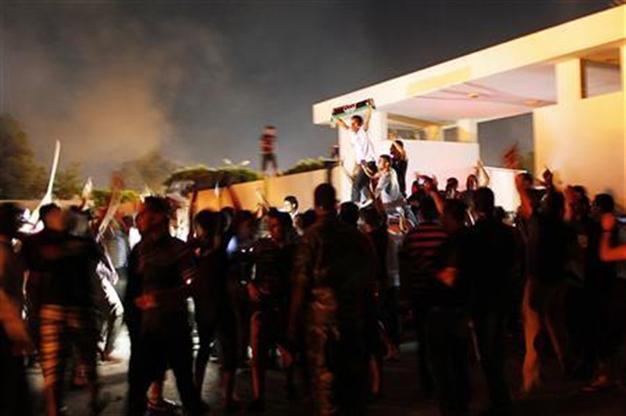 Libyan Islamist militia swept out of Benghazi bases