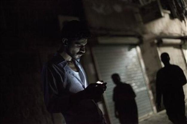 Syrian rebels move command from Turkey to Syria