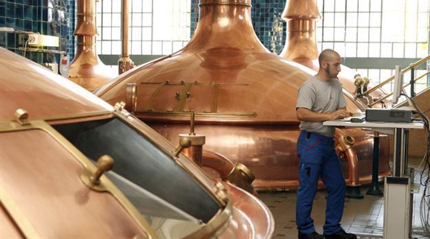 Drinks giant Diageo logs rising annual profits