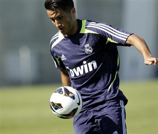 Turkish star signs on to Arsenal