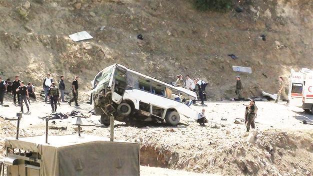 Eight killed in mine attack on police bus