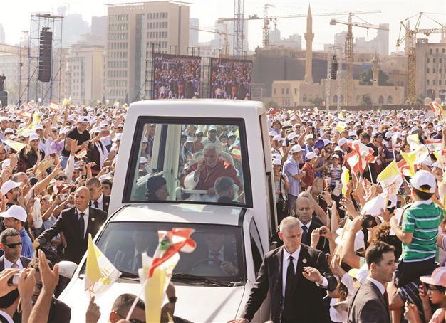 Pope wraps up Mideast visit, nets criticism