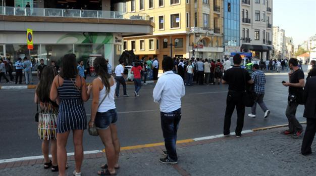 Luggage causes bomb scare in busy Istanbul square