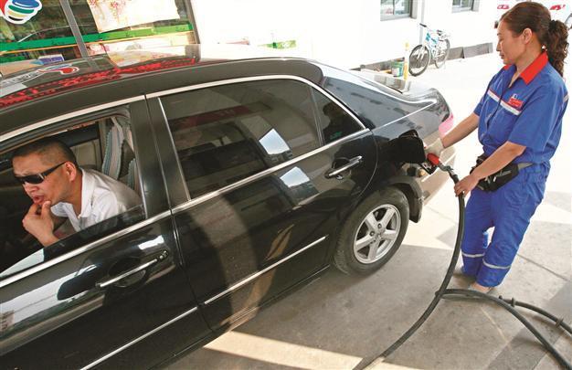Swiss oil trader buys Iranian fuel, sells to China bypassing sanctions