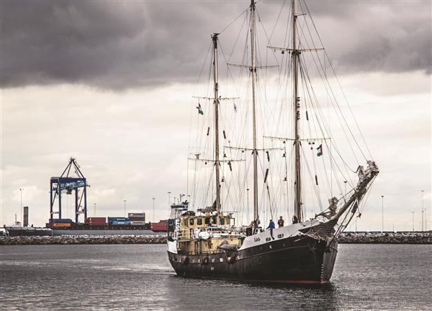 Israeli navy pledges to stop Gaza-bound ship
