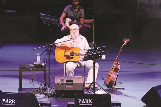 Bülent Ortaçgil to meet with his fans