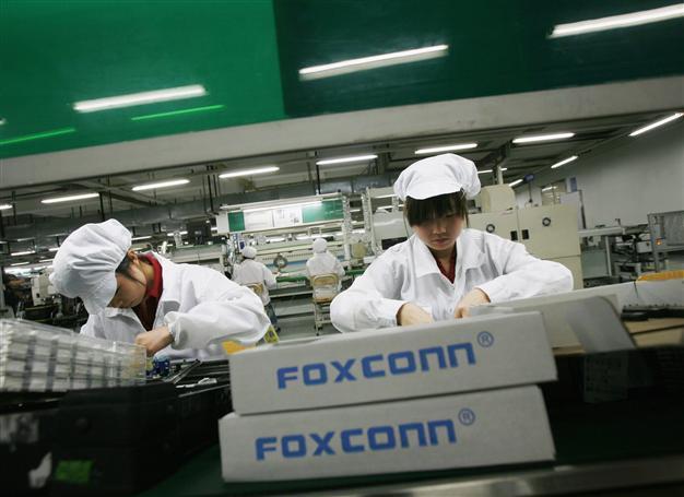 Foxconn shuts China plant after 2,000-strong brawl