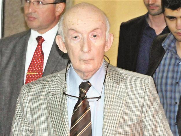 Ex-intel chiefs asked to testify in coup case