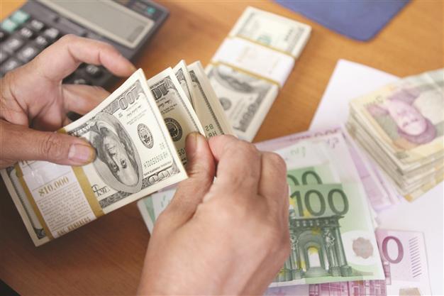 Iran’s rial hits new low against dollar
