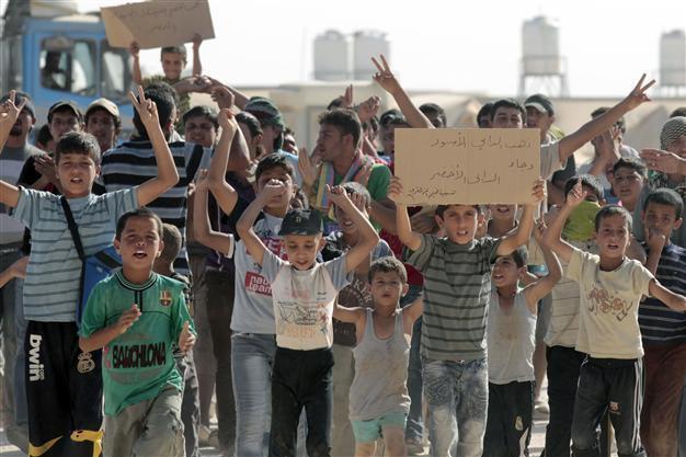 Jordan riot police disperse Syrian refugees