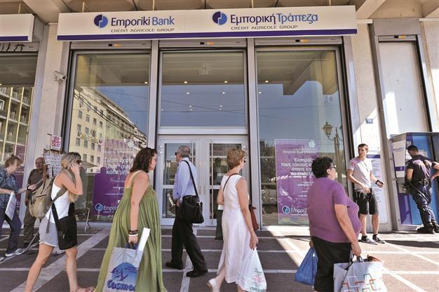 Report wants Europe banks to build firewall for risky moves