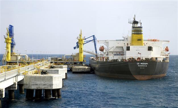Current account deficit falls to record $1.2 bln in August