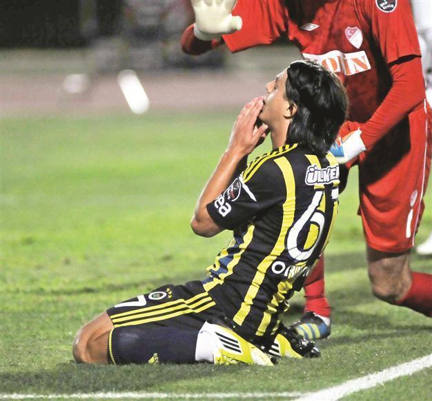 Big-spending Galatasaray starts league title defense