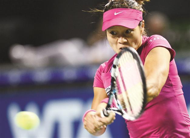 China’s Li thrashes Schiavone in Beijing