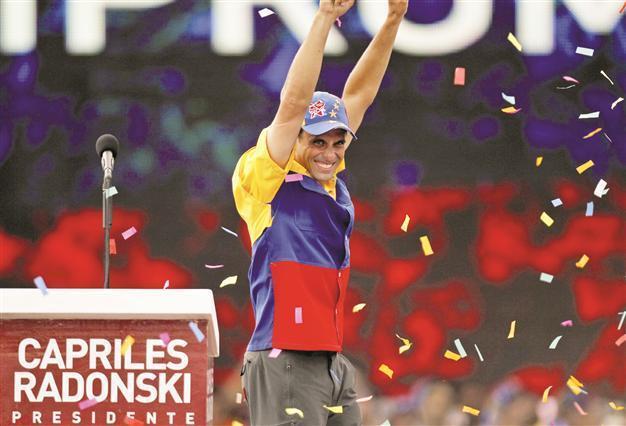 Chavez rival Capriles holds big rally as election looms