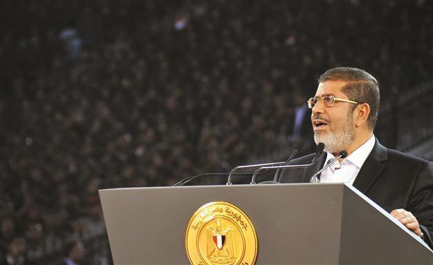 Morsi issues pardon for protesters