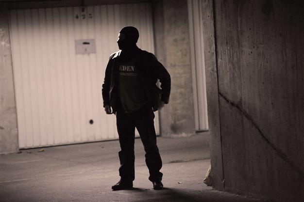 French police find explosives in terror search
