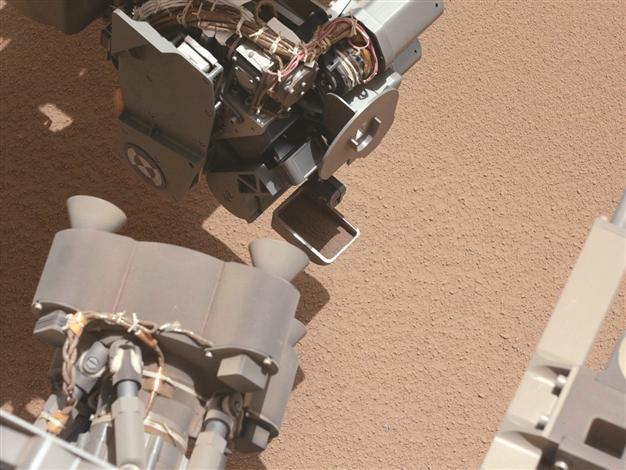 Small bright object from Curiosity