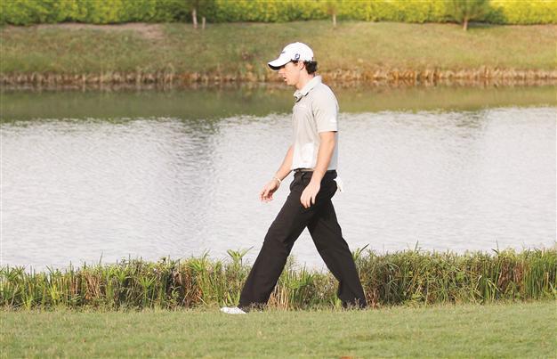 McIlroy’s title dreams sink as rain washes World Golf Final