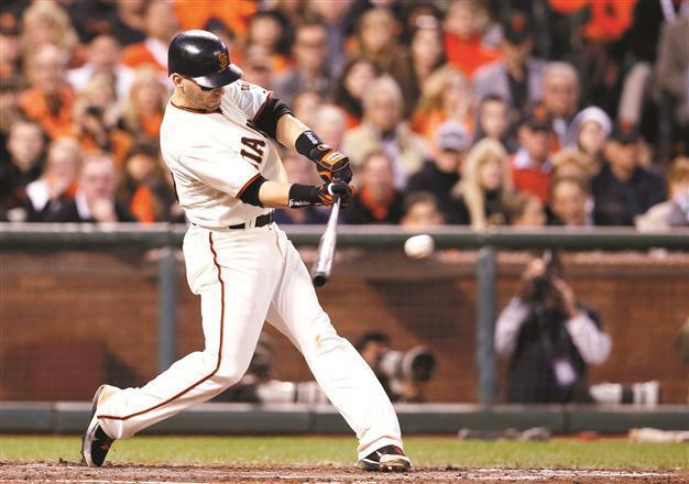 Giants rout Cardinals to tie series