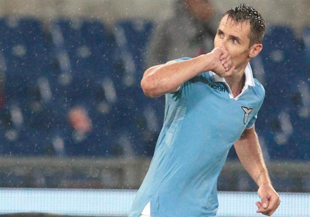 Klose wins prize for handball admission