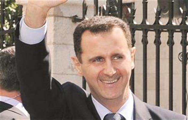 Assad lays wreath at Damascus ceremony