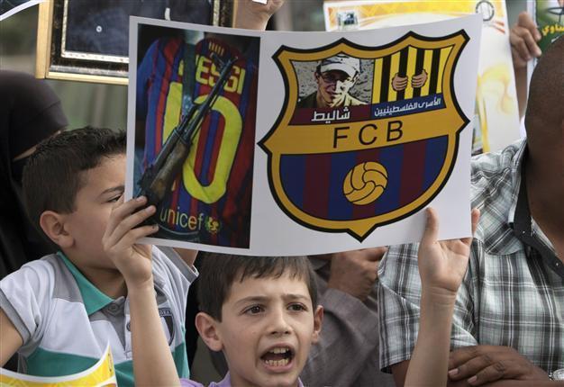 Gaza fans defiantly cheer on Barcelona FC